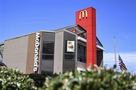 McDonald's offices to close briefly ahead of layoffs: report